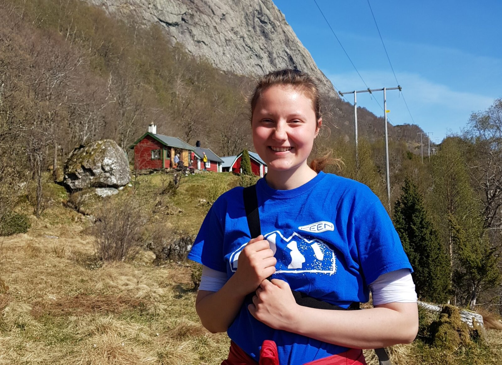 En ung kvinne i norsk fjellheim